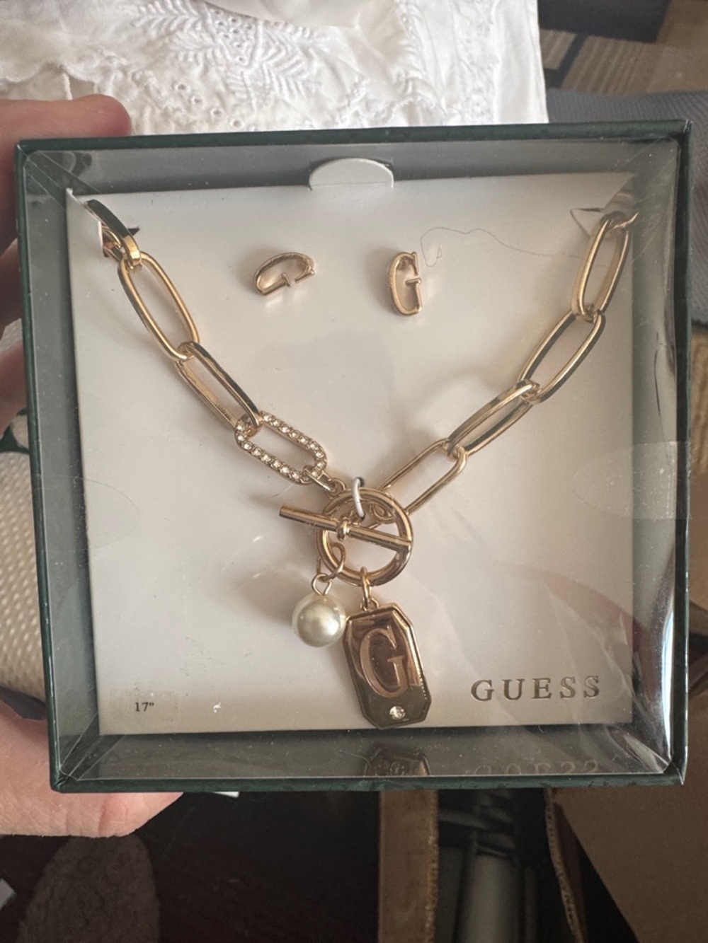 GUESS Gold-Tone Link Necklace with Pearl Charm and 'G' Earrings To Complete set